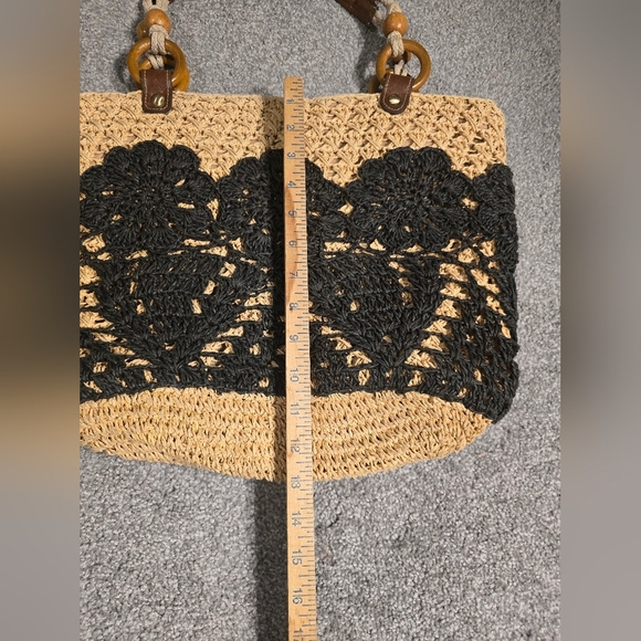 Fossil Long Live Vintage Crochet Straw Basket Bag Tan Black Wood Beach Cottage - Picture 2 of 11